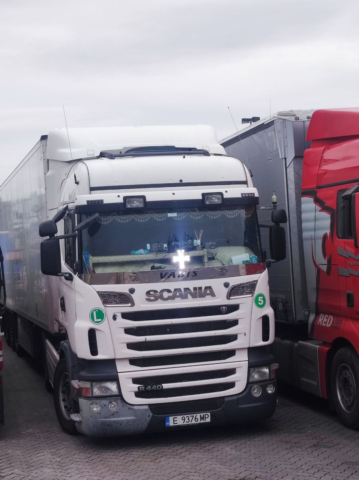 VLADI11 – професионален транспорт с тирове